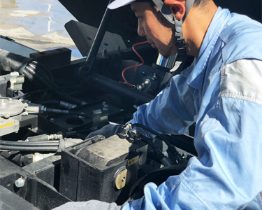 軌陸車テックサービス部の写真2
